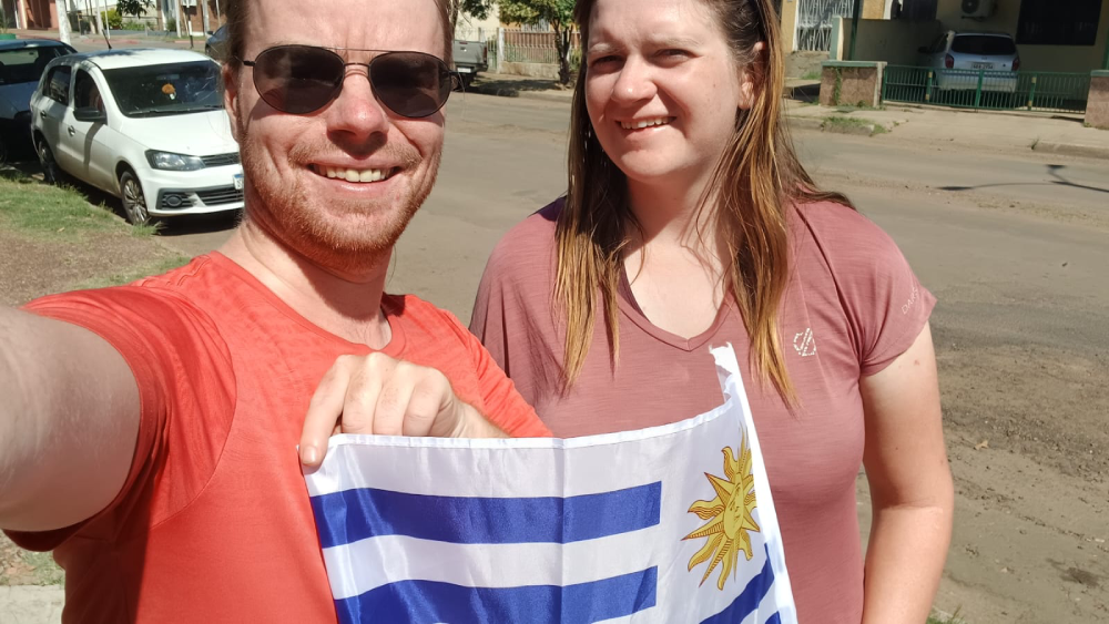 Foto von uns beiden mit der Uruguay Flagge